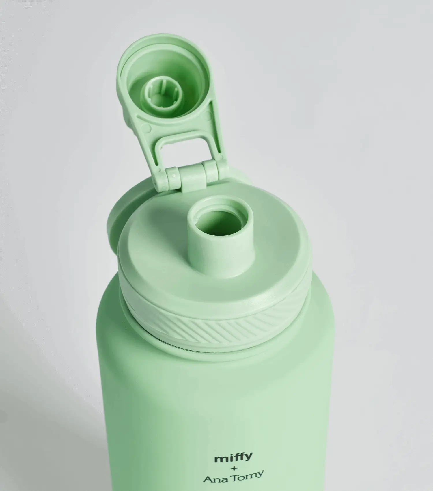 Miffy 'Miffy Giving Back Candy'—950ml Insulated Bottle - Image 5